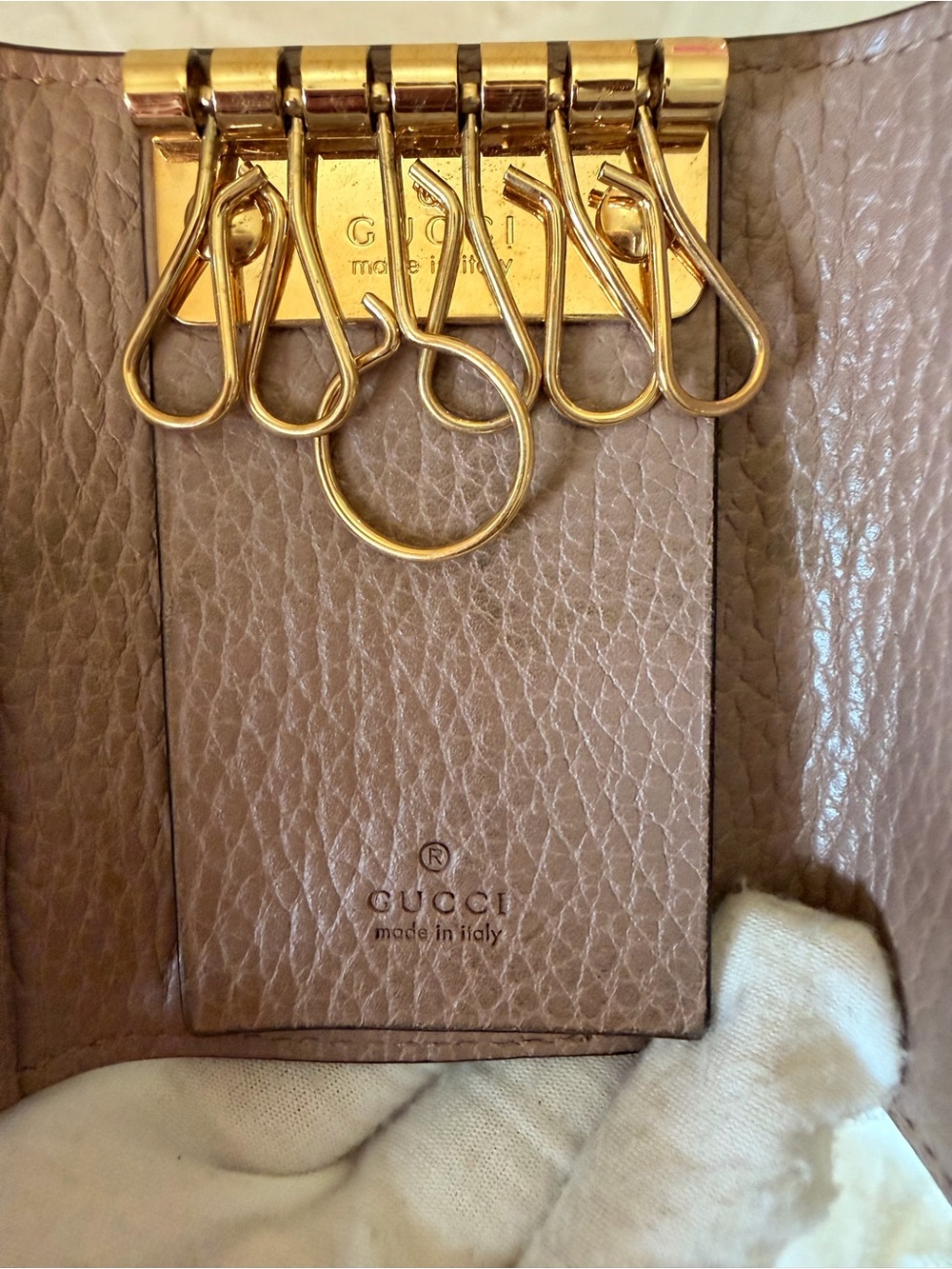 Gucci GG Marmont 6 ring Key Case. - Picture 7 of 16